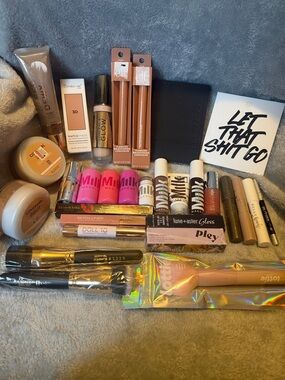 Huge High End Makeup Bundle #2 - Retails at $275! Details are in last two photos